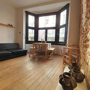 Living History - Den Guldenhoorn Aparthotel Antwerpen